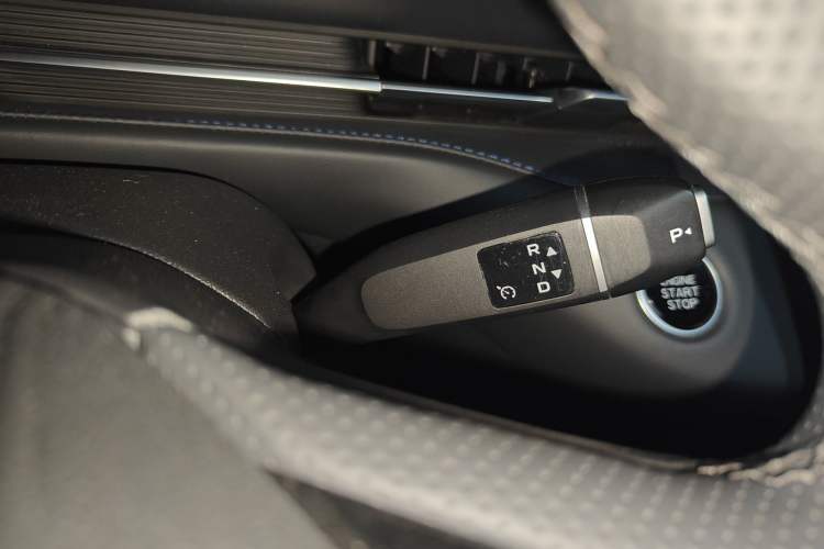 Used CHANGAN NEVO A05 2025 Truly Delicious Edition 70 – Beyond Excellence Gear Lever