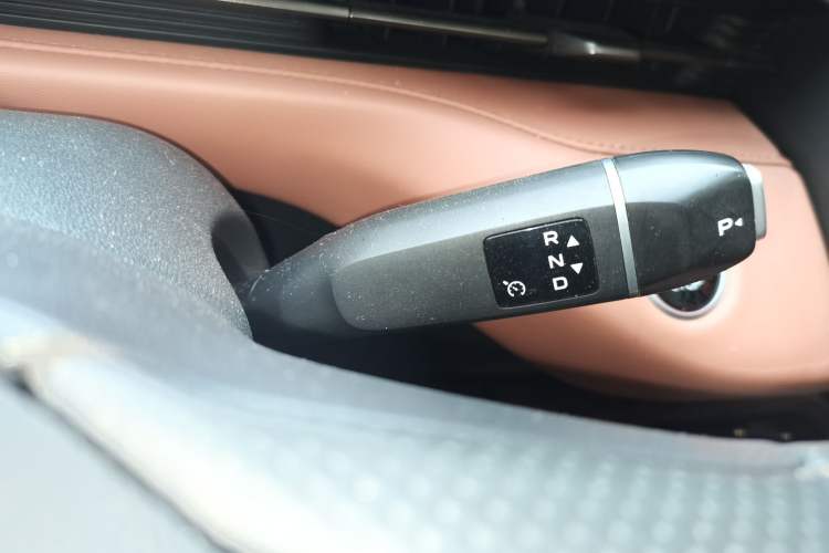 Used CHANGAN NEVO A05 2025 Truly Delicious Edition 70 – Beyond Excellence Gear Lever