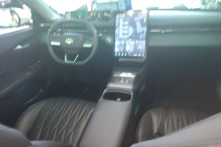 Used CHANGAN NEVO A05 2025 Truly Delicious Edition 145 Beyond-Grade Version Center Console