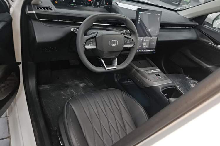 Used CHANGAN NEVO A05 2025 Truly Delicious Edition 145 Beyond-Grade Version Center Console