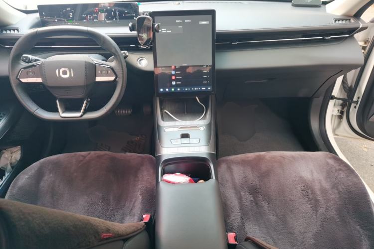 Used CHANGAN NEVO A05 2025 Truly Delicious Edition 145 Beyond-Grade Version Center Console