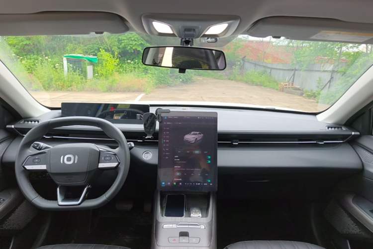 Used CHANGAN NEVO A05 2025 Truly Delicious Edition 145 Beyond-Grade Version Center Console