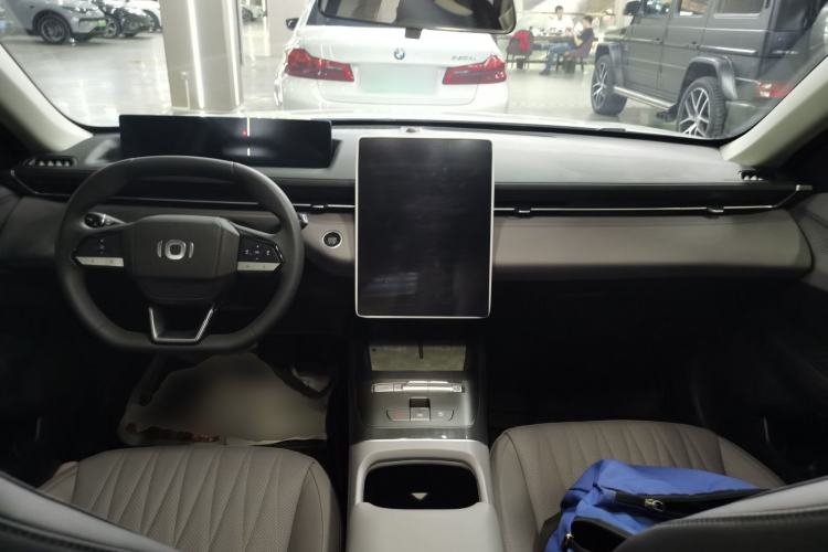 Used CHANGAN NEVO A05 2025 Truly Delicious Edition 145 Beyond-Grade Version Center Console