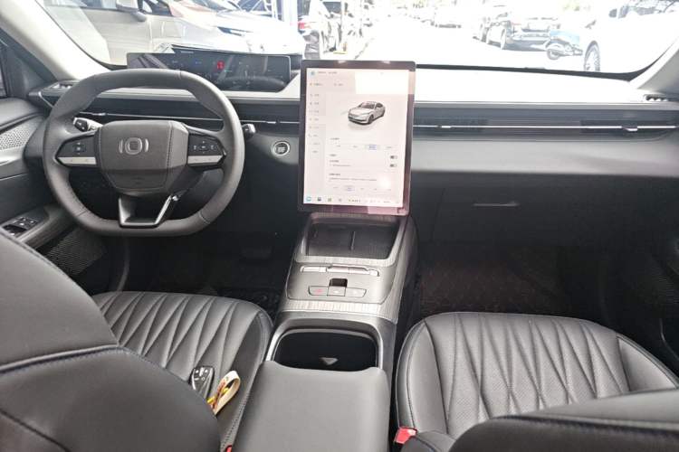 Used CHANGAN NEVO A05 2025 Truly Delicious Edition 145 Beyond-Grade Version Center Console