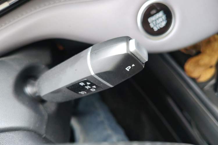 Used CHANGAN NEVO A05 2025 Truly Delicious Version 145 Excellence Edition Gear Lever