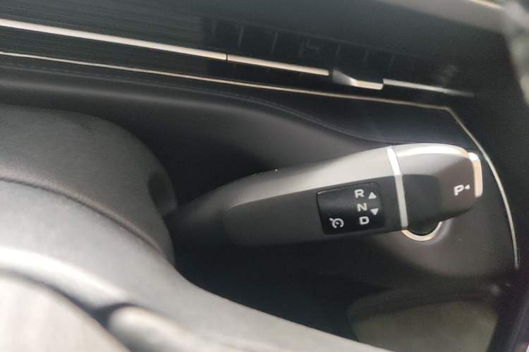 Used CHANGAN NEVO A05 2025 Truly Delicious Edition 70 – Beyond Excellence Gear Lever