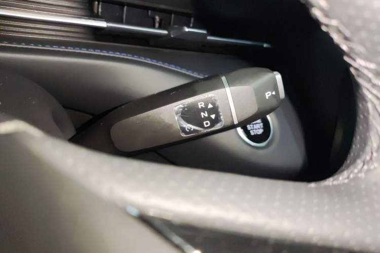 Used CHANGAN NEVO A05 2025 Truly Delicious Version 145 Excellence Edition Gear Lever