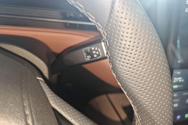 Used CHANGAN NEVO A05 2025 Truly Delicious Version 145 Excellence Edition Gear Lever