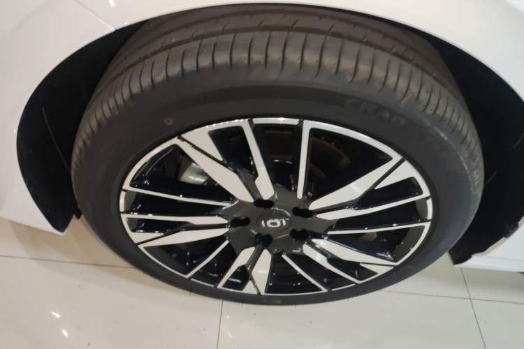 Used CHANGAN NEVO A05 2025 Truly Delicious Version 145 Excellence Edition Left Front Wheel Hub