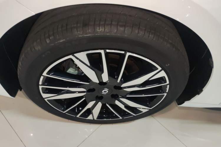 Used CHANGAN NEVO A05 2025 Truly Delicious Version 145 Excellence Edition Left Front Wheel Hub