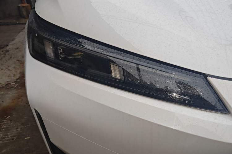 Used CHANGAN NEVO A05 2025 Truly Delicious Edition 70 – Beyond Excellence Right Front Headlight