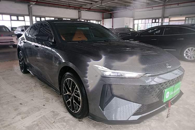 Used CHANGAN NEVO A06 2023 Base Model Front Right 45 Deg