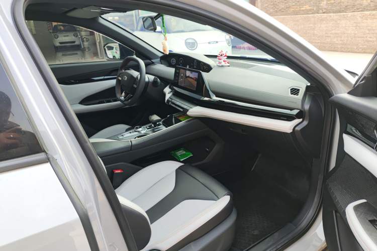 Used CHANGAN NEVO A06 2023 Base Model Right Front Seat