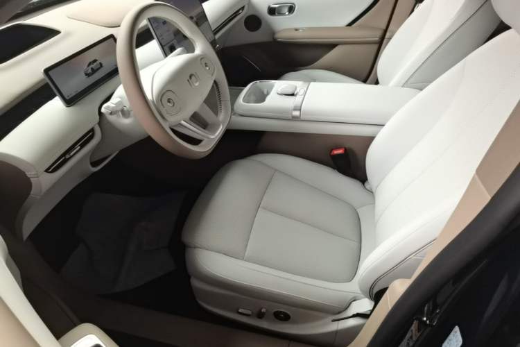 Used CHANGAN NEVO A06 2026 Model 630 Laser Ultra+ Left Front Seat