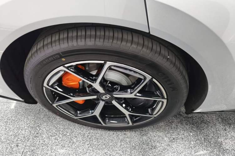 Used CHANGAN NEVO A06 2026 Model 240 Laser Ultra+ Right Rear Wheel Hub