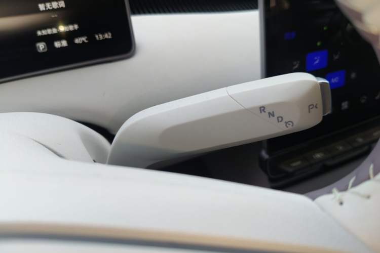 Used CHANGAN NEVO A06 2026 Model 630 Laser Ultra+ Gear Lever