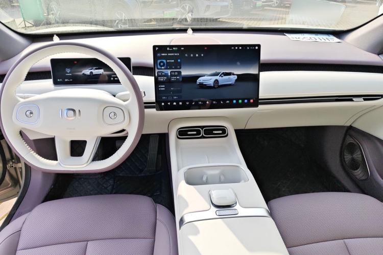 Used CHANGAN NEVO A06 2026 Model 630 Laser Ultra Center Console