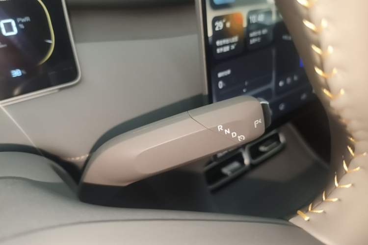 Used CHANGAN NEVO A06 2026 Model 510 Pro Gear Lever