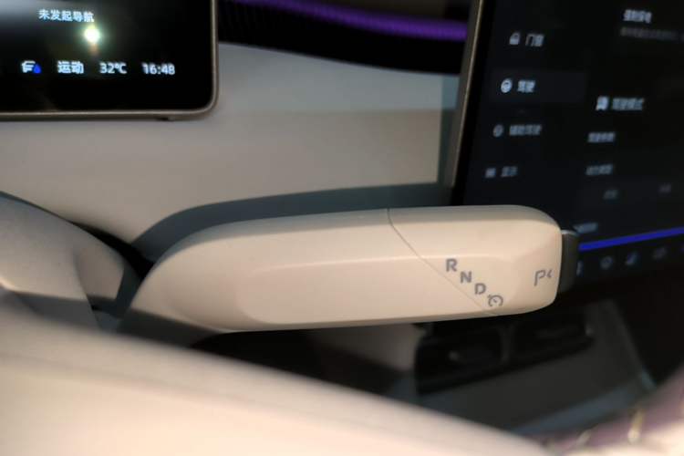 Used CHANGAN NEVO A06 2026 Model 240 Laser Ultra+ Gear Lever