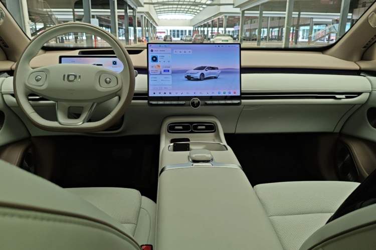 Used CHANGAN NEVO A06 2026 Model 630 Laser Ultra+ Center Console