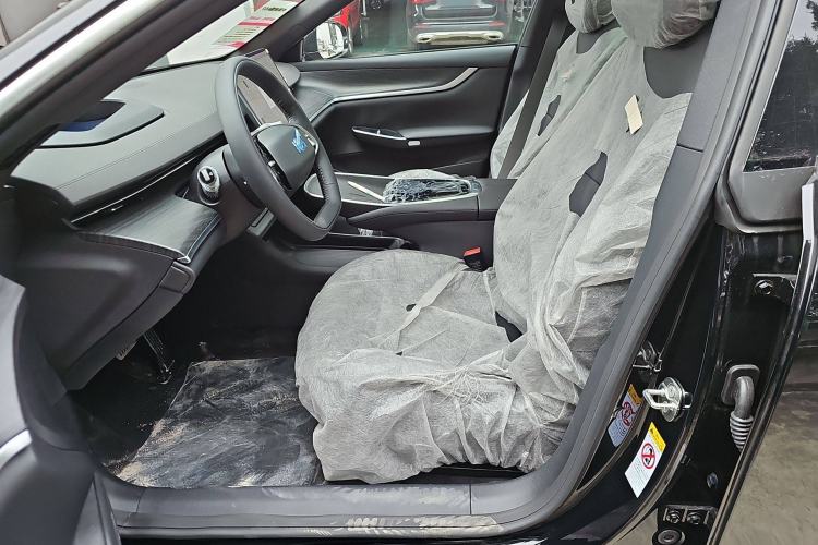 Used CHANGAN NEVO A07 2025 Blue Whale Range-Extending Model 140 Elite Version Interior 7