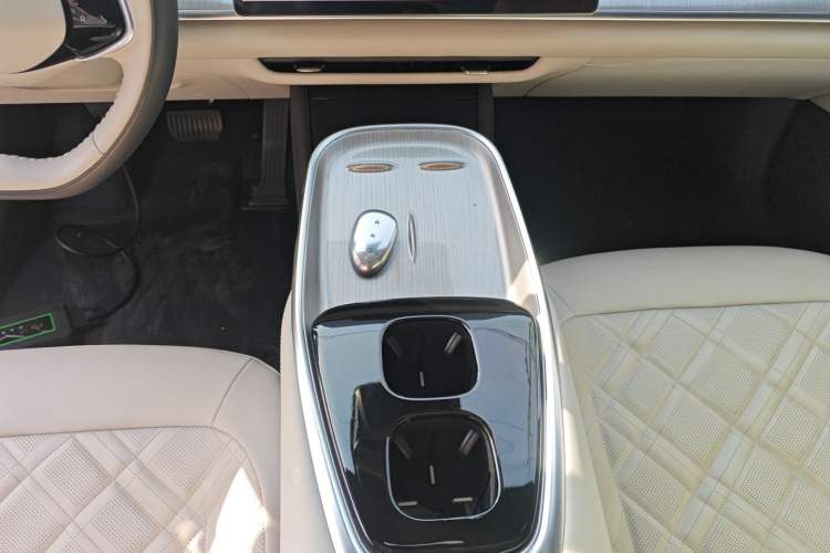 Used CHANGAN NEVO A07 2023 Range-Extended 200 Max Gear Lever