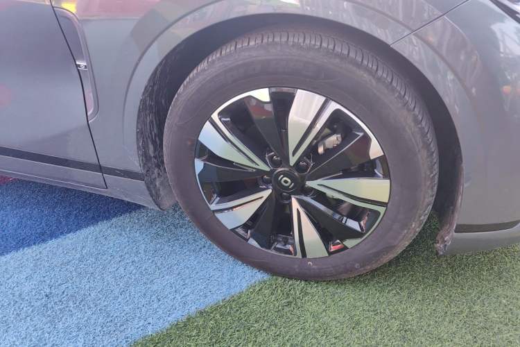 Used CHANGAN NEVO A07 2023 Range-Extended 200 Pro Right Front Wheel Hub