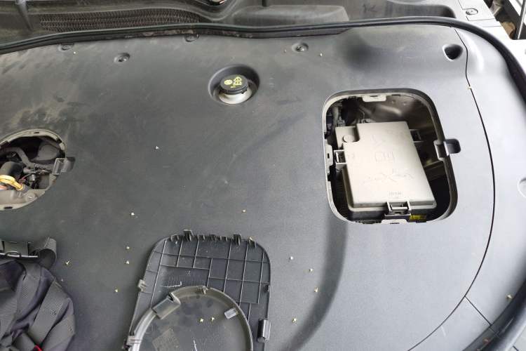 Used CHANGAN NEVO A07 2023 Range-Extended 200 Pro Engine Bay Left