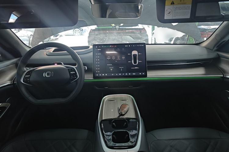 Used CHANGAN NEVO A07 2024 All-Electric "True Fragrance" Edition 515 Luxurious Model 58.9 kWh Center Console