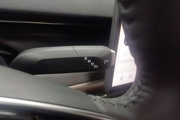 Used CHANGAN NEVO A07 2024 All-Electric "True Fragrance" Edition 710 Flagship Model Gear Lever