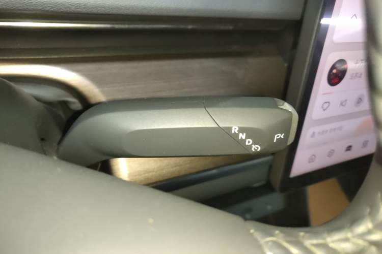 Used CHANGAN NEVO A07 2024 Pure Electric "True Fragrance" Edition 515 Prestige Model Gear Lever