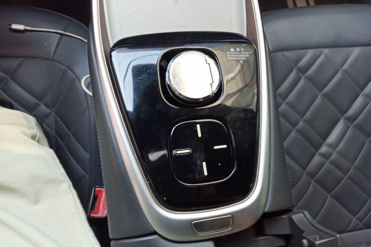 Used CHANGAN NEVO A07 2024 All-Electric "True Fragrance" Edition 710 Flagship Model Gear Lever