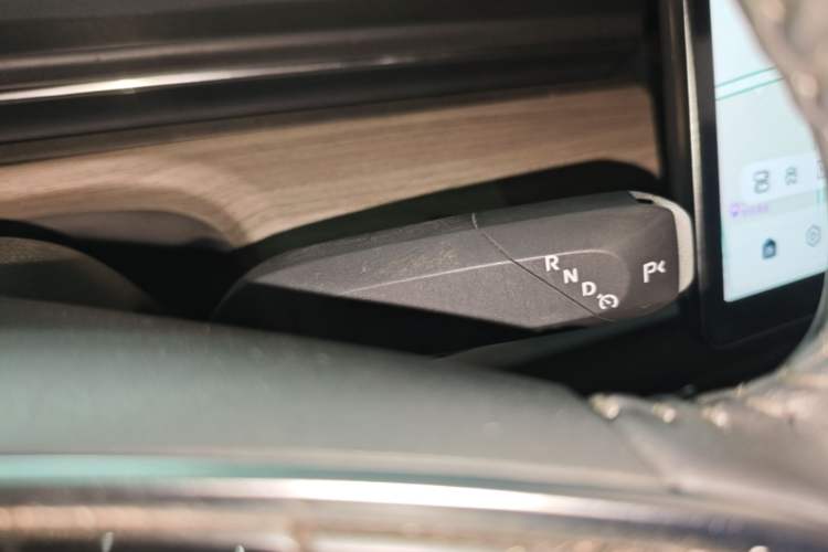 Used CHANGAN NEVO A07 2024 All-Electric "True Fragrant" Edition 515 Elite Model Gear Lever