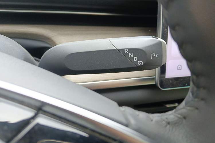 Used CHANGAN NEVO A07 2024 All-Electric "True Fragrant" Edition 515 Elite Model Gear Lever