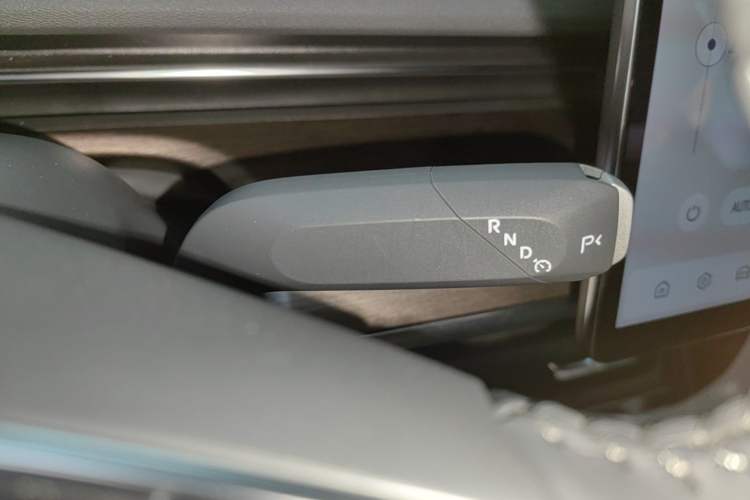 Used CHANGAN NEVO A07 2024 All-Electric "True Fragrance" Edition 710 Flagship Model Gear Lever