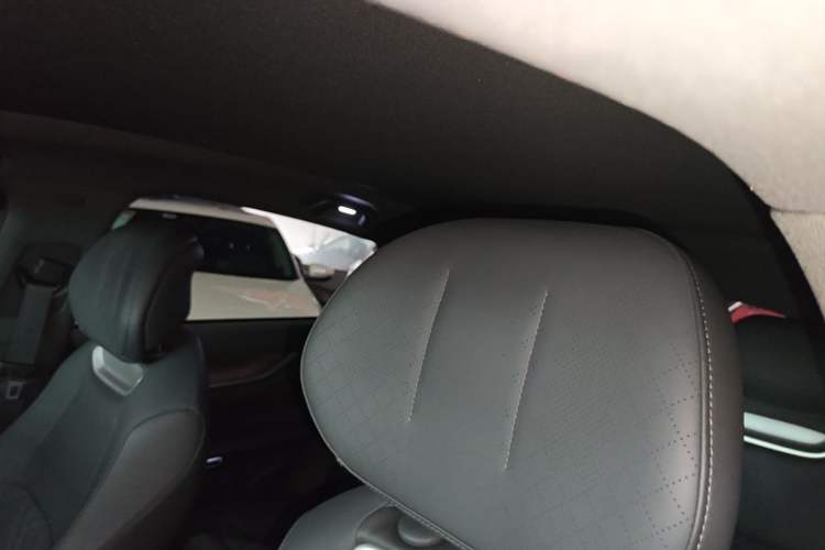 Used CHANGAN NEVO A07 2024 All-Electric "True Fragrance" Edition 515 Luxurious Model 58.9 kWh Headliner