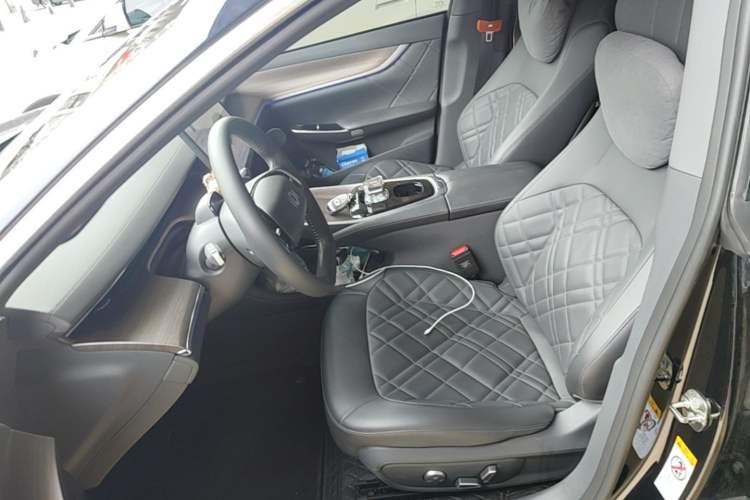 Used CHANGAN NEVO A07 2024 All-Electric "True Fragrance" Edition 515 Luxurious Model 58.9 kWh Left Front Seat