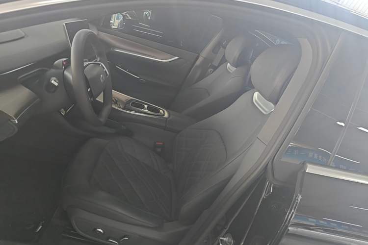Used CHANGAN NEVO A07 2024 All-Electric "True Fragrance" Edition 515 Luxurious Model 58.9 kWh Left Front Seat
