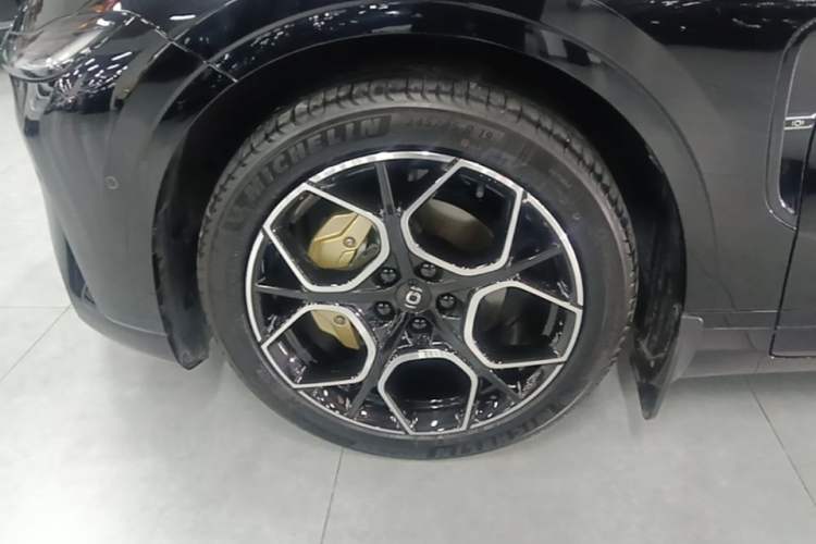 Used CHANGAN NEVO A07 2024 All-Electric "True Fragrance" Edition 710 Flagship Model Left Front Wheel Hub