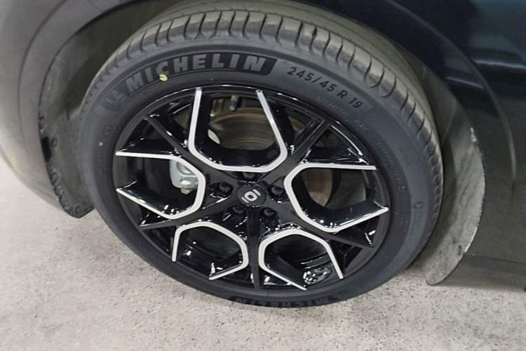 Used CHANGAN NEVO A07 2024 Pure Electric "True Fragrance" Edition 515 Prestige Model Left Front Wheel Hub