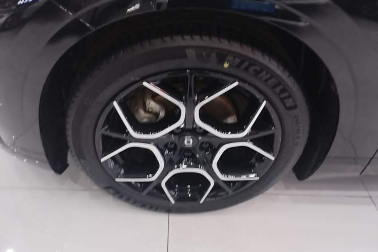 Used CHANGAN NEVO A07 2024 Pure Electric "True Fragrance" Edition 515 Prestige Model Left Front Wheel Hub