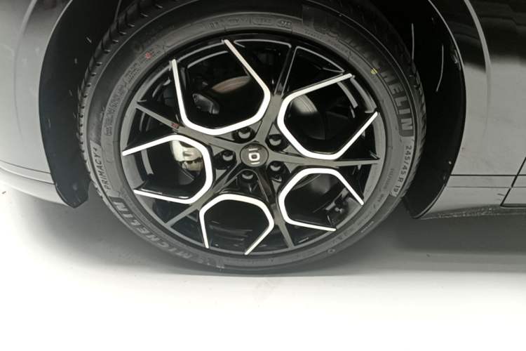 Used CHANGAN NEVO A07 2024 Pure Electric "True Fragrance" Edition 515 Prestige Model Left Front Wheel Hub