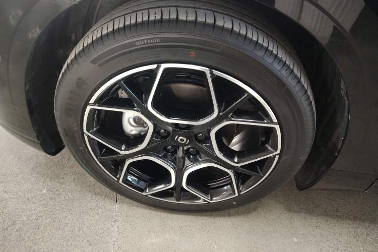 Used CHANGAN NEVO A07 2024 All-Electric "True Fragrance" Edition 710 Flagship Model Left Front Wheel Hub