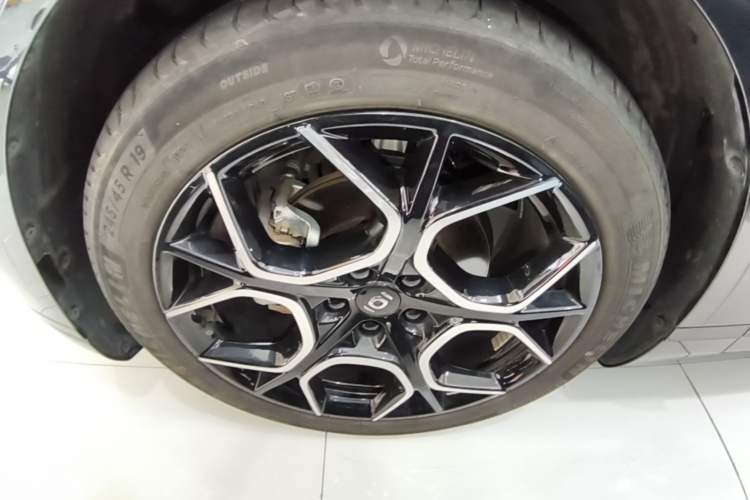 Used CHANGAN NEVO A07 2024 Pure Electric "True Fragrance" Edition 515 Prestige Model Left Front Wheel Hub