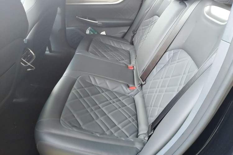 Used CHANGAN NEVO A07 2024 All-Electric "True Fragrance" Edition 515 Luxurious Model 58.9 kWh Left Rear Seat
