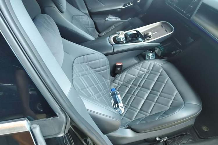 Used CHANGAN NEVO A07 2024 All-Electric "True Fragrance" Edition 515 Luxurious Model 58.9 kWh Right Front Seat