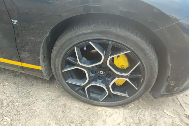 Used CHANGAN NEVO A07 2024 All-Electric "True Fragrance" Edition 710 Flagship Model Right Front Wheel Hub