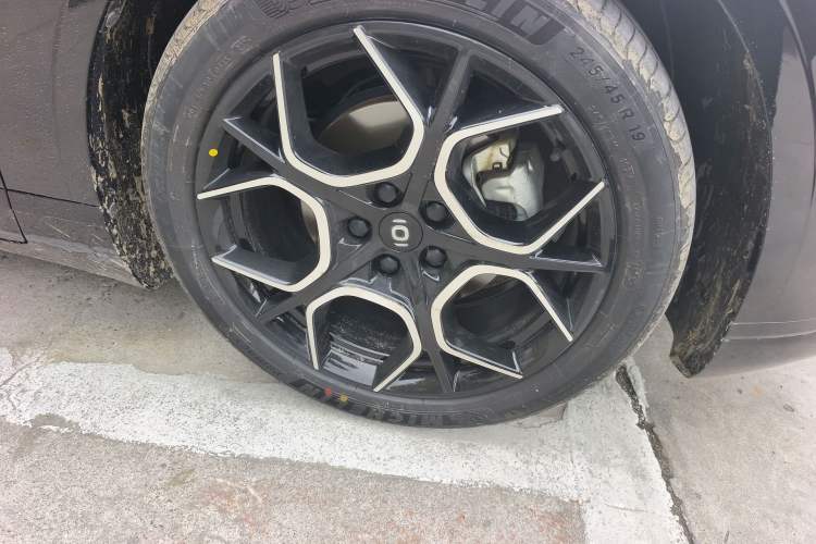 Used CHANGAN NEVO A07 2024 All-Electric "True Fragrance" Edition 710 Flagship Model Right Front Wheel Hub