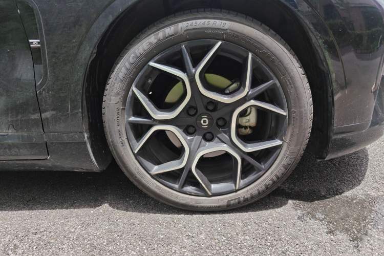 Used CHANGAN NEVO A07 2024 All-Electric "True Fragrance" Edition 710 Flagship Model Right Front Wheel Hub