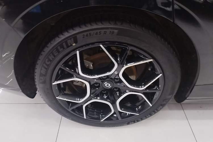 Used CHANGAN NEVO A07 2024 Pure Electric "True Fragrance" Edition 515 Prestige Model Right Rear Wheel Hub